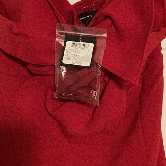 Club monaco - Picture 3 of 3